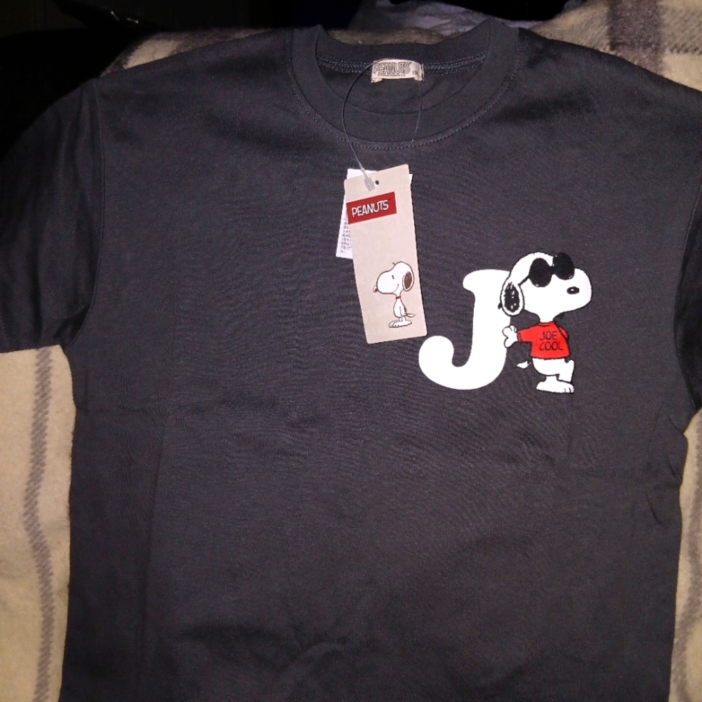 Boy's t-shirt peanut gang  Snoopy  size 5T great for Snoopy lovers